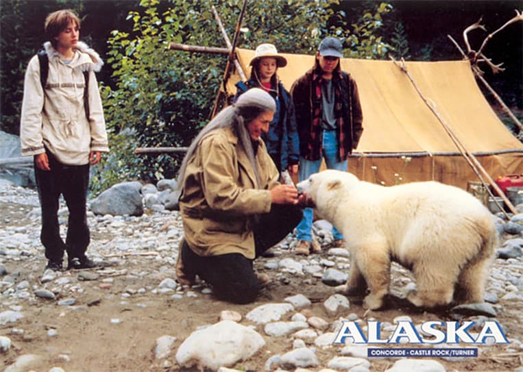 L'oursonne Agee dans le film Alaska en 1996