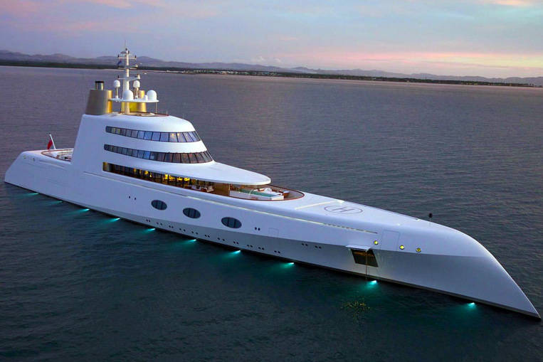Yacht à moteur A - 440 millions de dollars