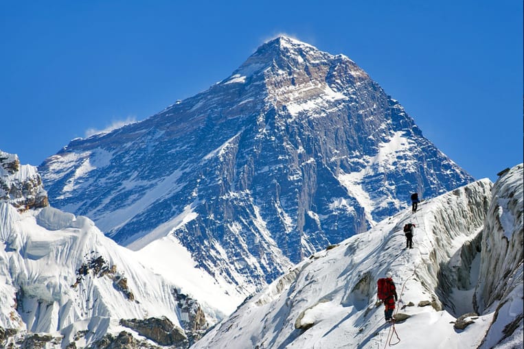 Mont Everest, Himalaya, Népal / Région autonome du Tibet, Chine - 8848 mètres