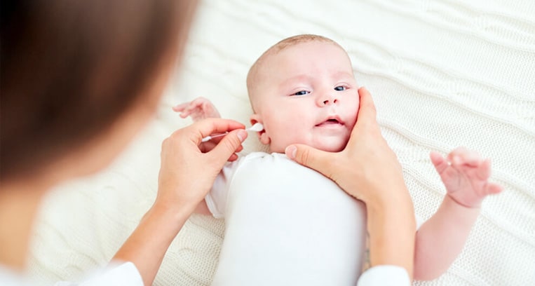 Comment nettoyer les oreilles d’un nourrisson ?